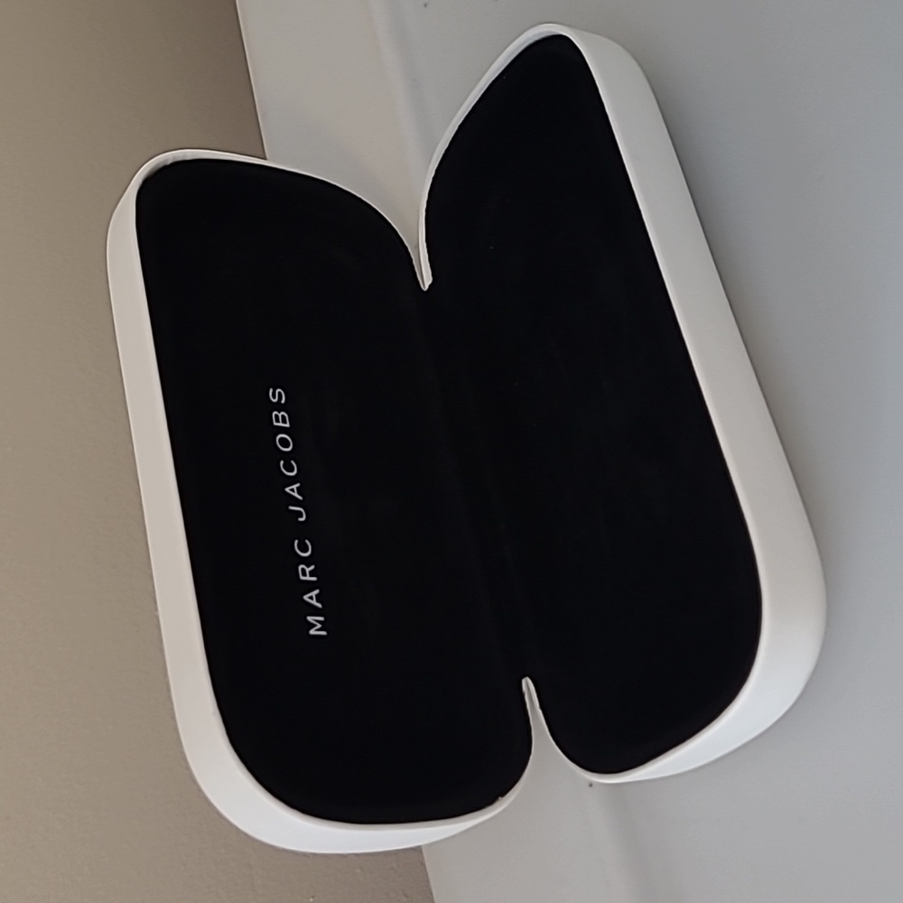 Marc Jacobs Case - Picture 4 of 12